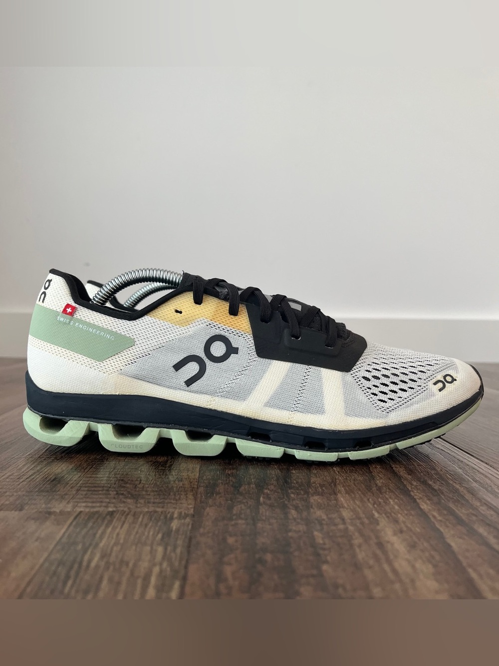 On Running Cloudflash 2 Running Shoe Cloud Flash 2 Sneaker Size 8.5 White Green